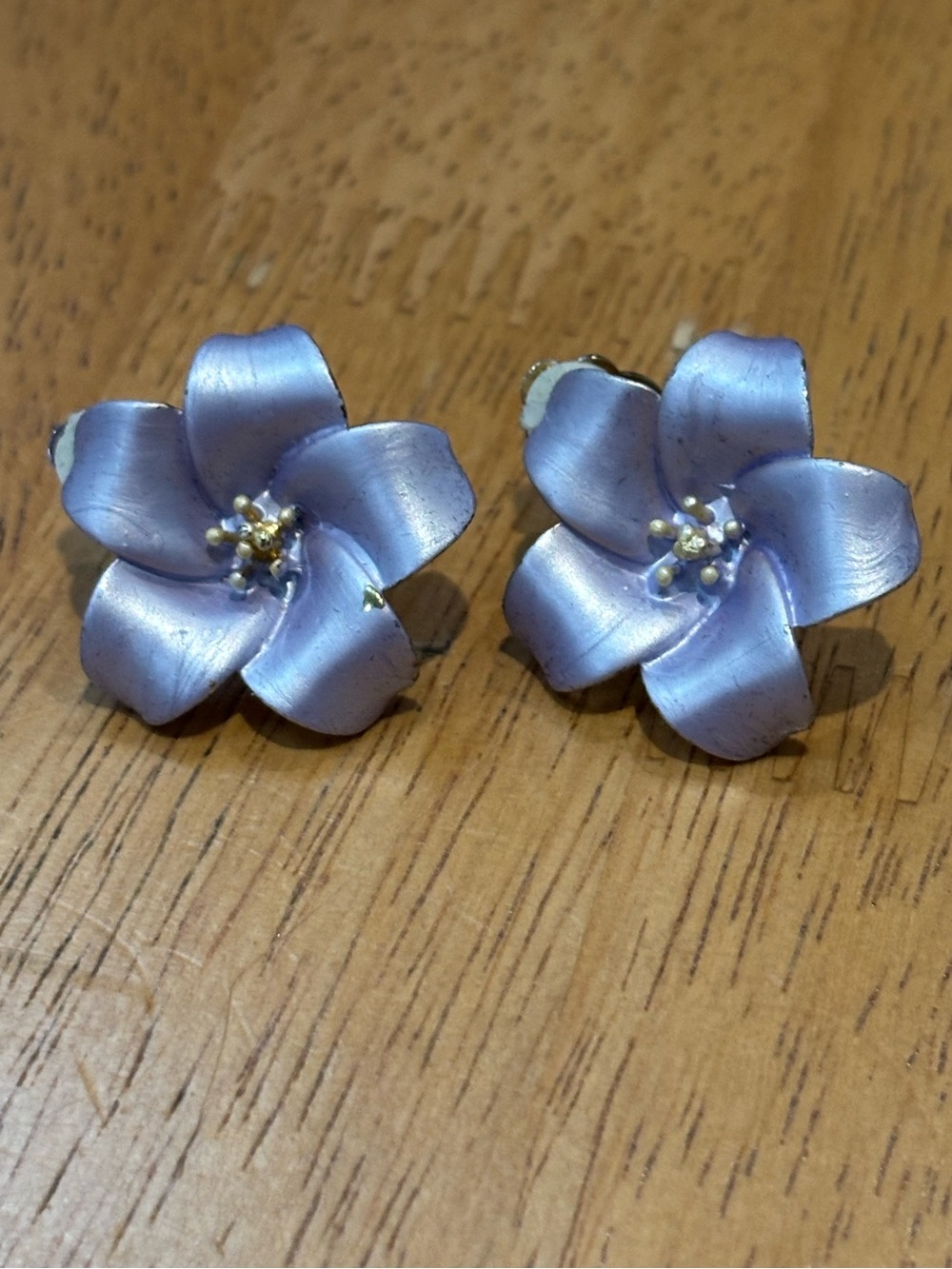 Vintage 1960s light purple metal flowers clip earrings